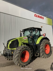 AXION 830 - S5 SUR MESURE Self-Propelled Forage Harvester