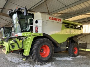 LEXION 740 Fertiliser spreader